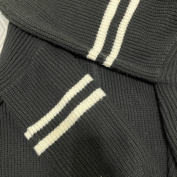 Striped Pattern Drop Shoulder Zip Up Cardigan - Picture 2 of 2